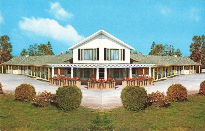Star Motel - Vintage Postcard (newer photo)